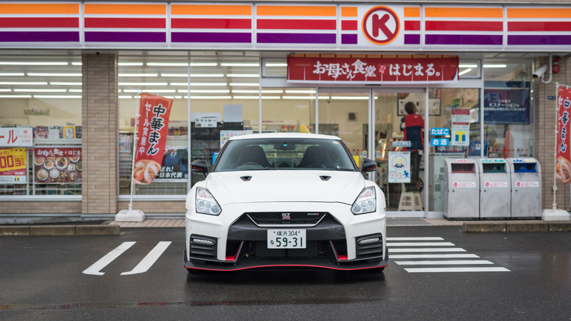 Illustration for article titled Here's What It's Like To Chase Ferraris In A Nissan GT-R Nismo